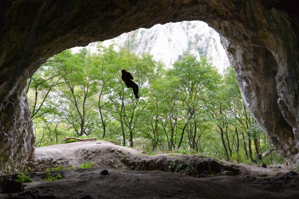 Pragul de sus al peșterii